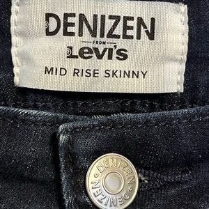 Denizen from Levi’s Mid Rise Skinny Jeans, women’s size 10L 30x32 Flattering